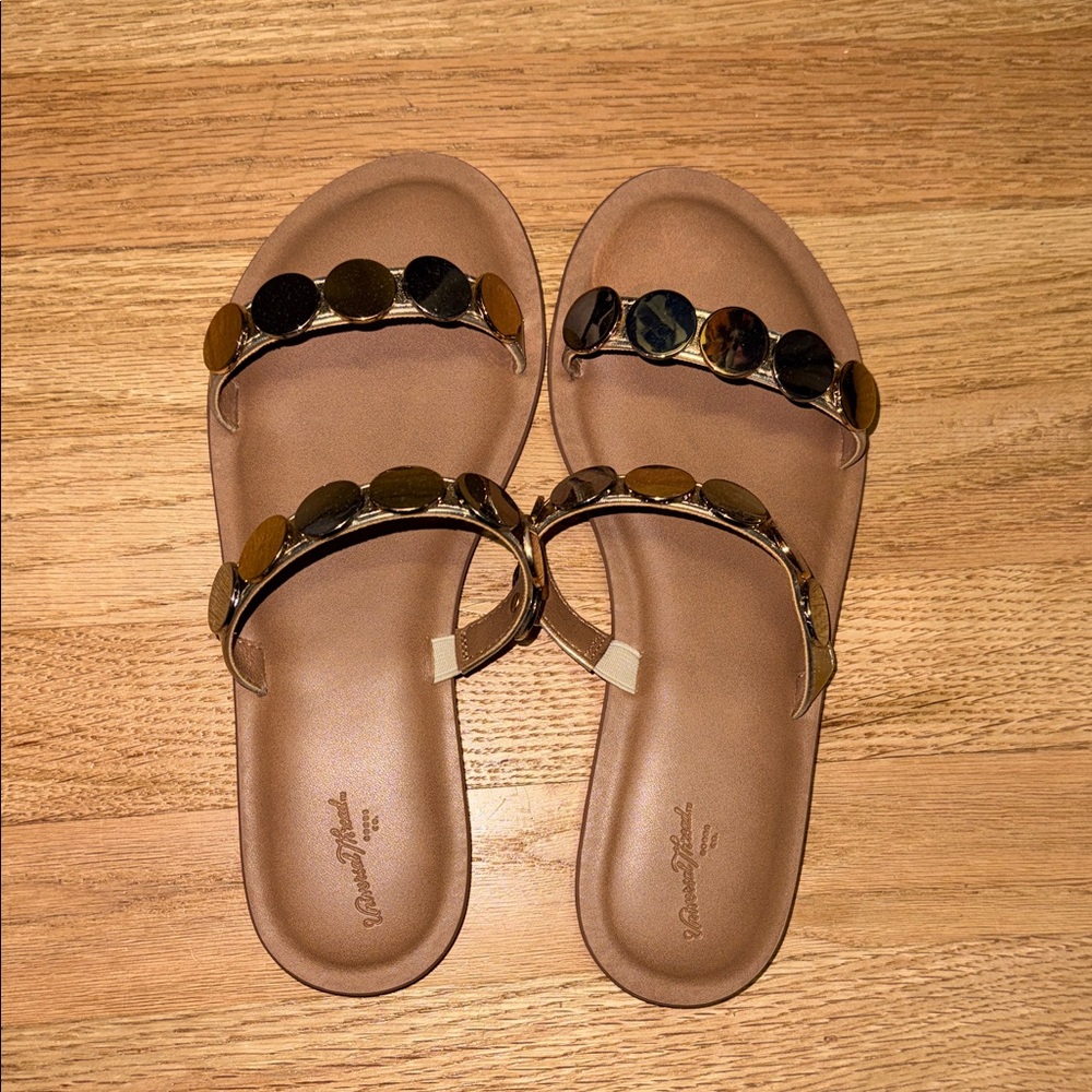 Universal thread gold sandal